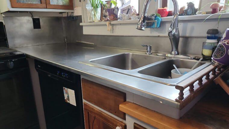 Formica Countertops With Metal Edging