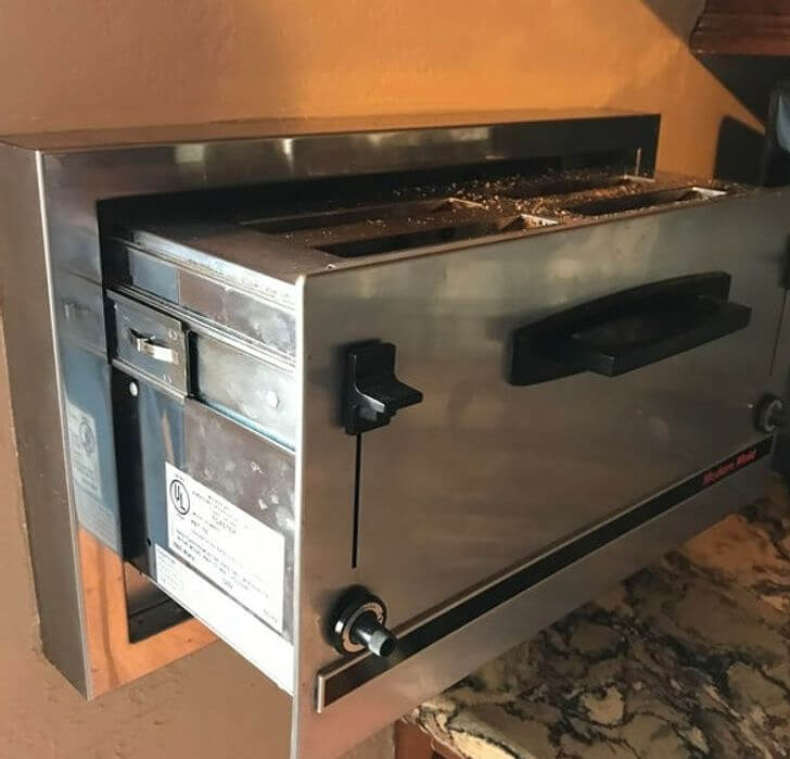 Kitchen Renovation Reveals Built-In Toaster From the '70s