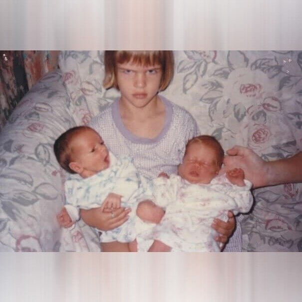 When You're Forced to Take a Picture With Your Siblings