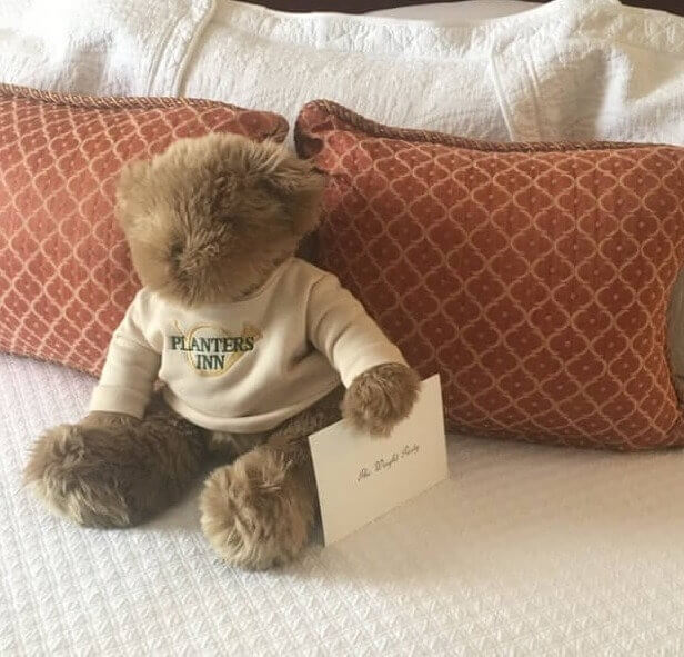 The Hotel Left A Teddy Bear For This Woman's Daughter