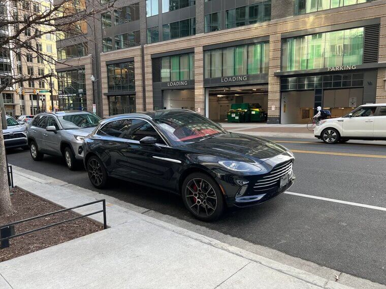 Aston Martin DBX