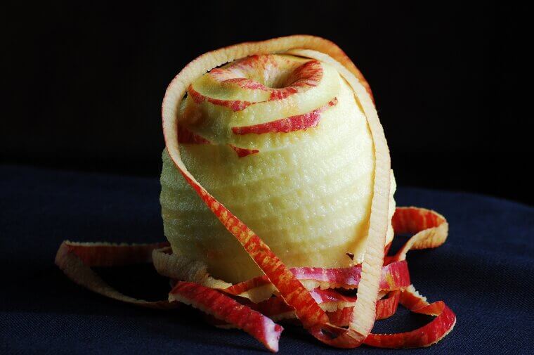 Turn Apple Peels Into a Fragrant, Natural Potpourri