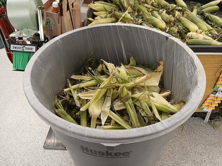Use Dried Corn Husks as Natural Scouring Pads for Dishes
