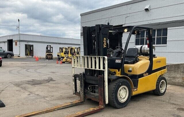2015 Yale GLP120VXNGGE086 11400 Lb Pneumatic Tire Forklift – $4,750