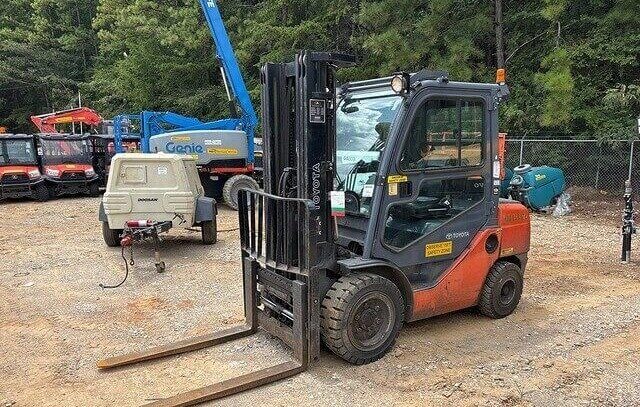 2013 Toyota 8FDU30 5750 Lb Pneumatic Tire Forklift – $700