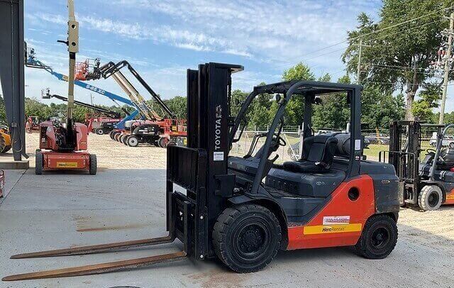 2017 Toyota 8FG45U 8500 Lb Pneumatic Tire Forklift – $9,000