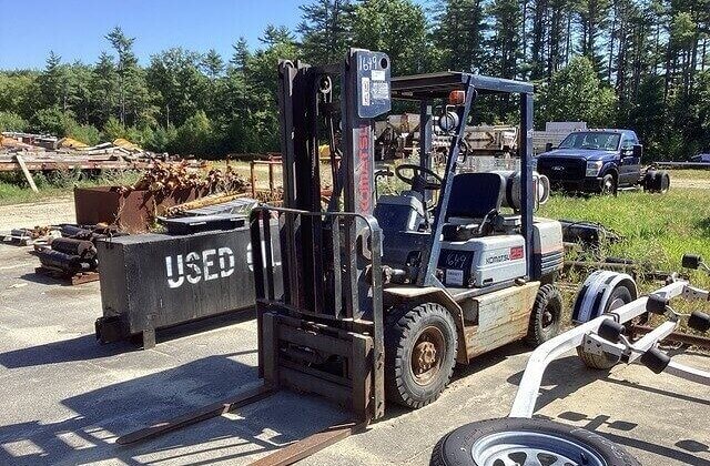 Komatsu FG25C-11 Forklift – $1,500