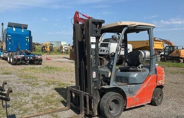 2008 Toyota 8FGU25 4500 Lb Pneumatic Tire Forklift - $8,500