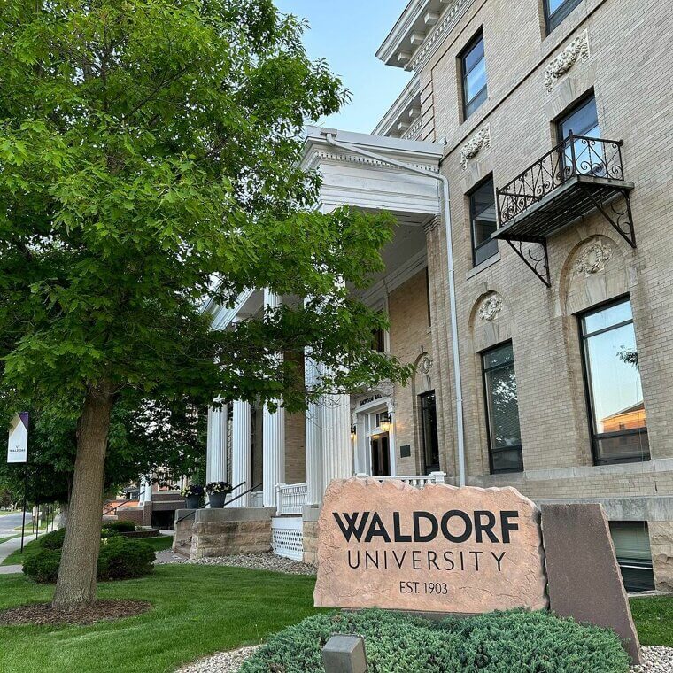 19. Universidade Waldorf - Iowa