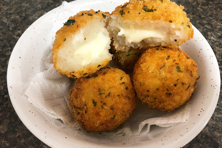 Cheese Balls With Crackers