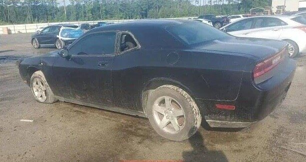 2010 Dodge Challenger SE - $900
