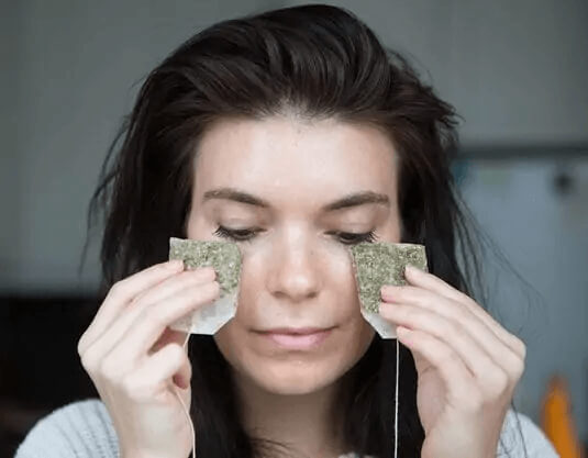 Use Green Tea Bags To Reduce Puffinness