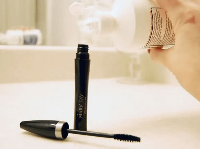 Make Your Mascara Last Longer By Using Contact Solution
