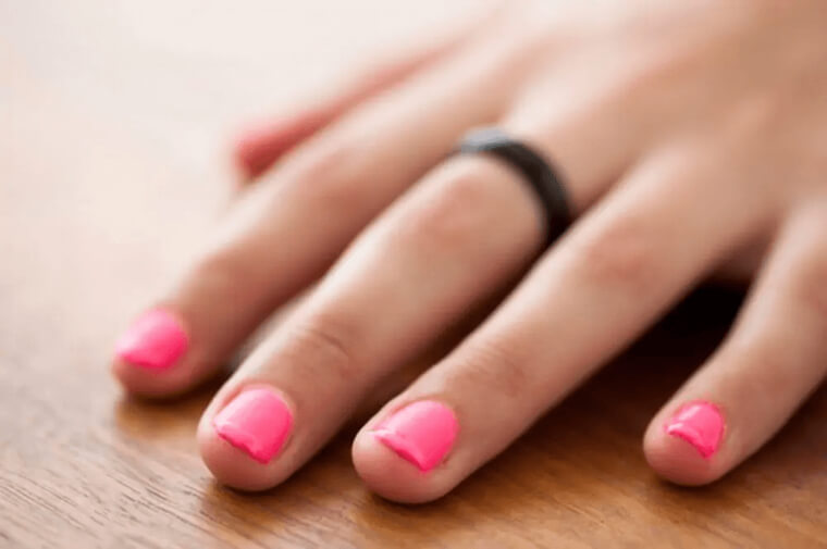 Make Your Nail Polish Glossy By Adding Some Cornstarch To It