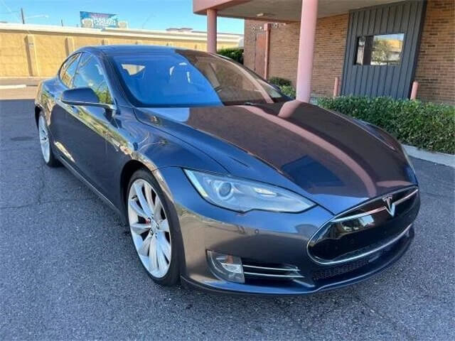 2015 Tesla 762HP THIRD ROW P85D - $19,995