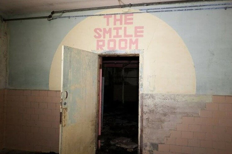 Pretty Sure There's Nobody Smiling in There