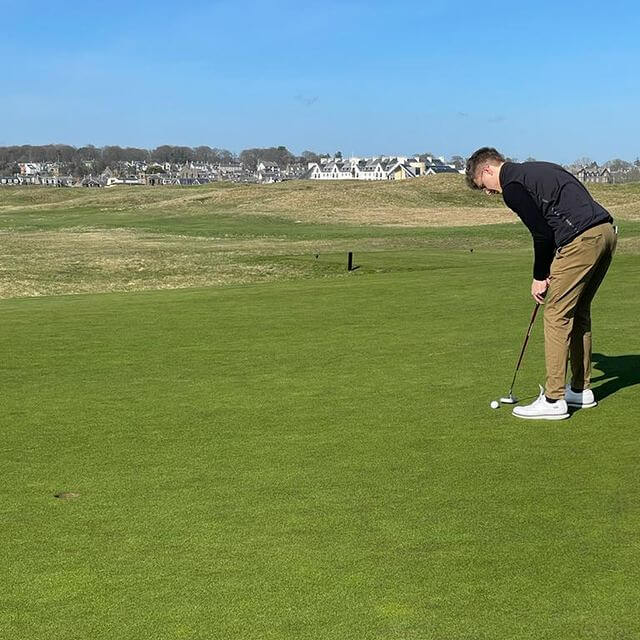 Les golfeurs utilisaient des balles parfaitement rondes jusqu'à ce qu'ils réalisent que les balles bosselées étaient plus efficaces.