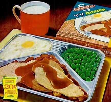 La société Swanson a commandé trop de dindes pour Thanksgiving, elle a donc inventé le dîner télévisé.