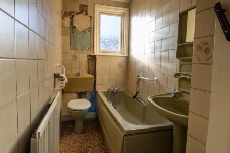 Seltsame Gegenstände in Männertoiletten