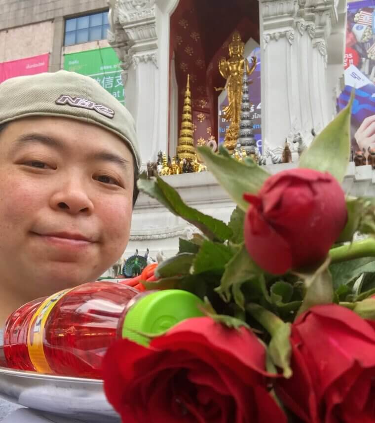 Thailand: Young Couples Visit the Trimurti Shrine to Pray for Love and Luck