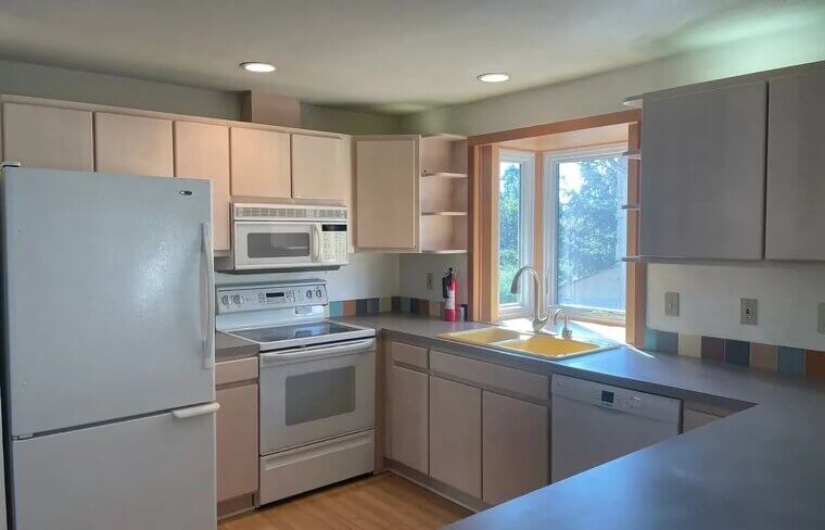​DIY Kitchen Cabinet Painting