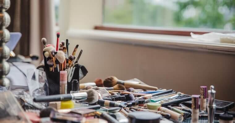 Using Lead-Based Makeup