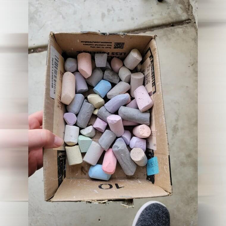 Utilise des coquilles d'œuf pour créer de la craie