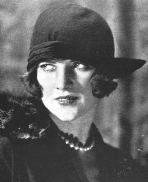 The 1920s "Cloche Hat": The Helmet That Made Peripheral Vision a Luxury