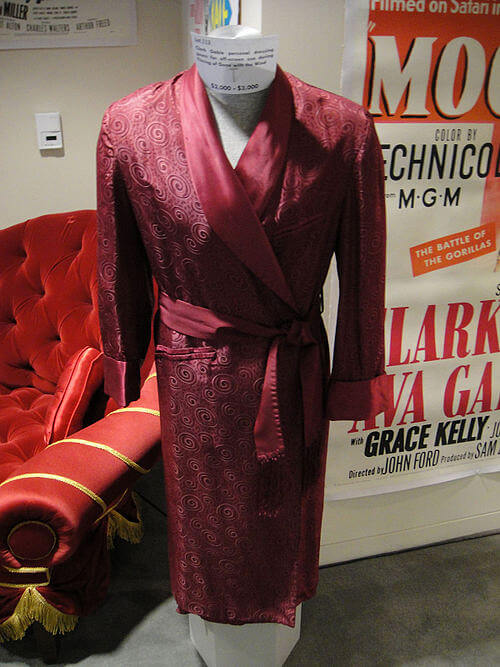 The 1930s "Housecoats": The Glamorous Way to Do the Dishes