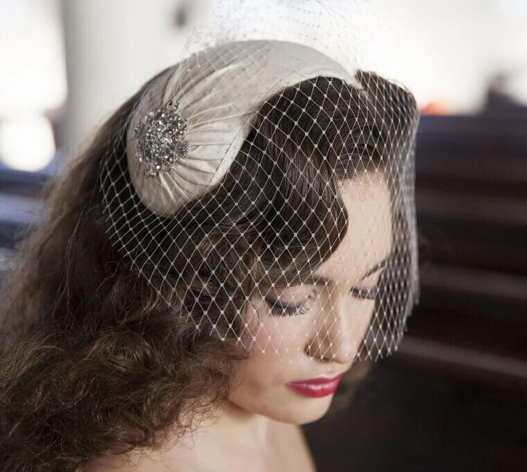 The 1950s "Coiffure Veils": Keeping Your Hair in Place With a Net