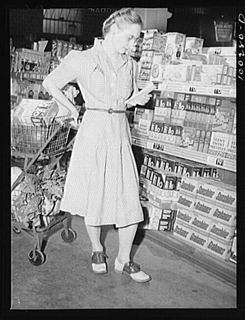 The 1950s "Saddle Shoes": The School Uniform That Followed Us Everywhere