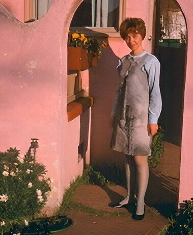 The 1960s "Paper Dresses": The Disposable Fashion That Could Literally Dissolve