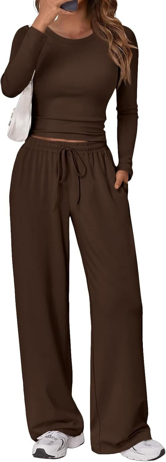 Trendy Queen Lounge Set - Cozy 2-Piece Outfit for Relaxed Comfort - Now 11% Off!