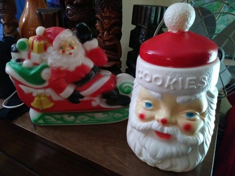 Old Santa Cookie Jars Hiding Surprising Worth