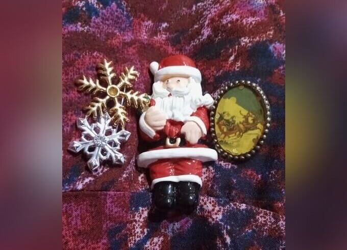 Vintage Christmas Pins and Brooches Worth Saving