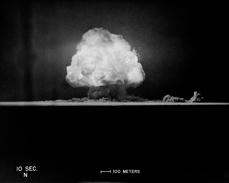 Die erste Atomexplosion der Welt findet statt