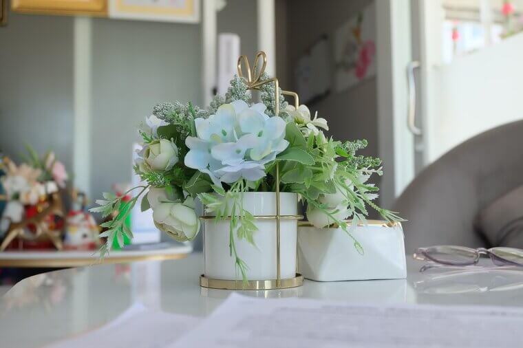Decor Faux Pas: Overdone Floral Arrangements