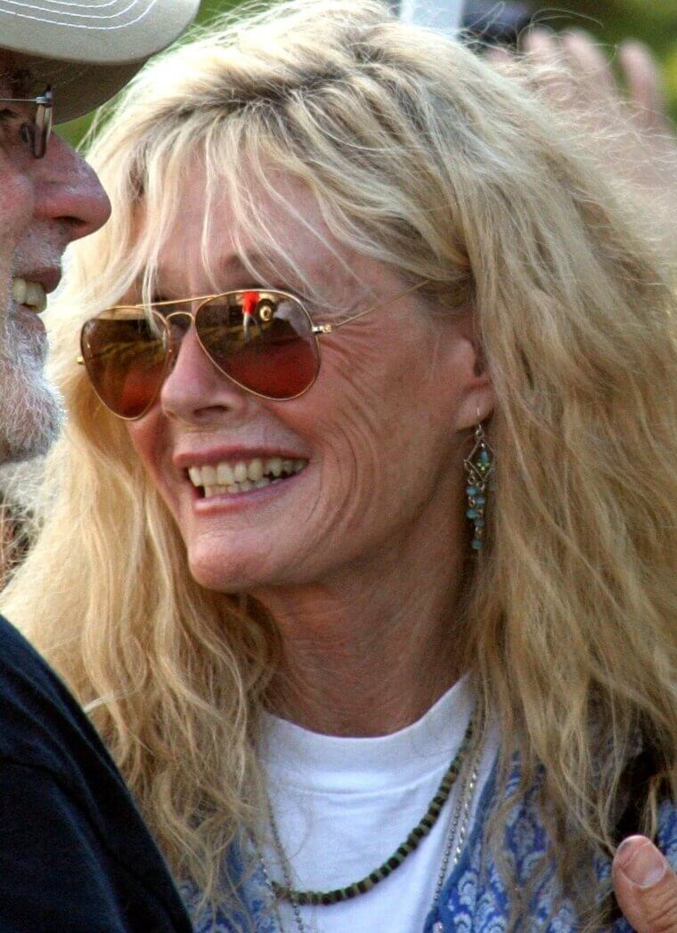 Bette Davis Eyes, 1981, Kim Carnes: Completely Transformed From Its Original Upbeat Arrangement Into a Moody Atmospheric Hit
