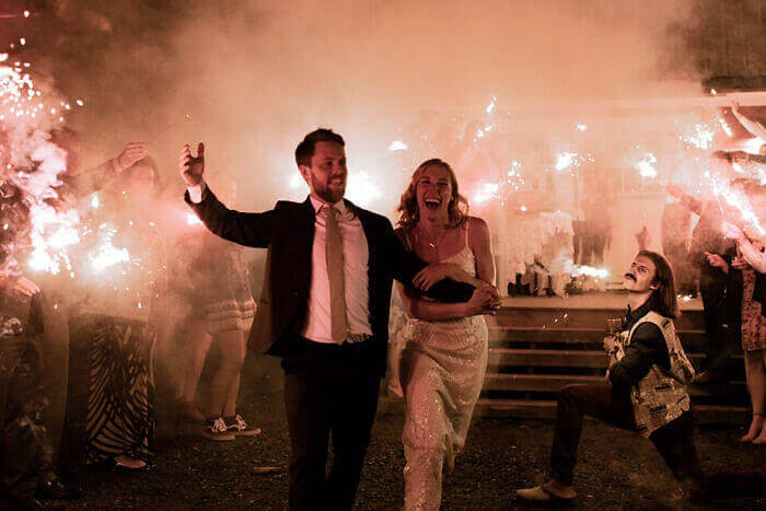 This Best Friend Who Photobombed The Best Wedding Photo Ever