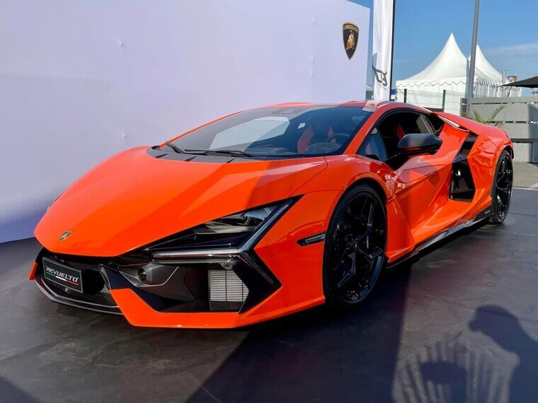 Lamborghini Revuelto