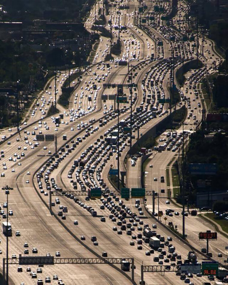 Todo es más grande en Texas, incluso la congestión del tráfico