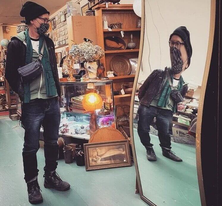 Your Brain Can Trick You Into Thinking Your Reflection Is Someone Else
