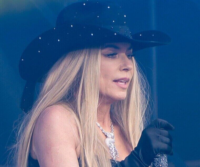 23. Shania Twain: The Sad Reason Why Shania "Swapped" Husbands With Her Former Best Friend