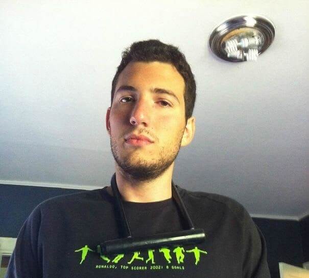 Hora de Vestir Uma Camisa de Gola Alta
