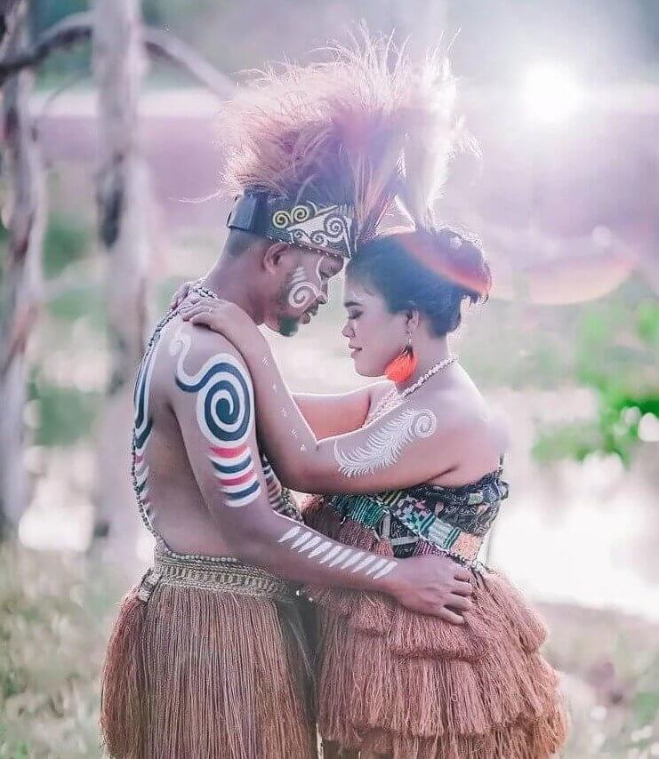 Traditional Dress And Face Paintings Found In Papua New Guinea