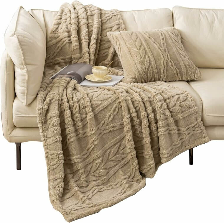 Experience Ultimate Comfort With YUSOKI Sherpa Blanket - Now 6% Off! 