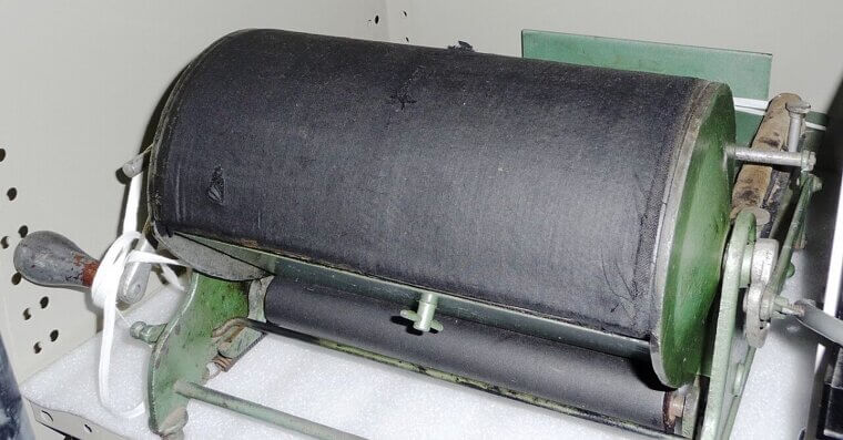 Using a Mimeograph Machine