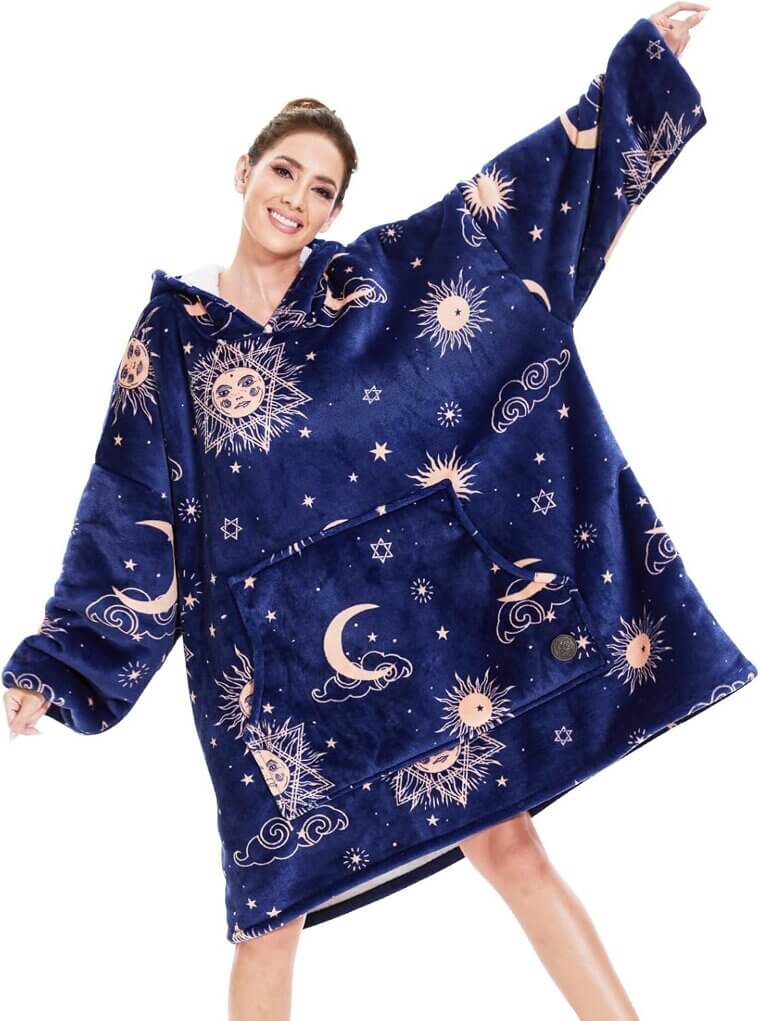 Stay Cozy with THREE POODLE Blanket Hoodie - Perfect for Chilly Days! - Don’t Miss the 33% Discount!