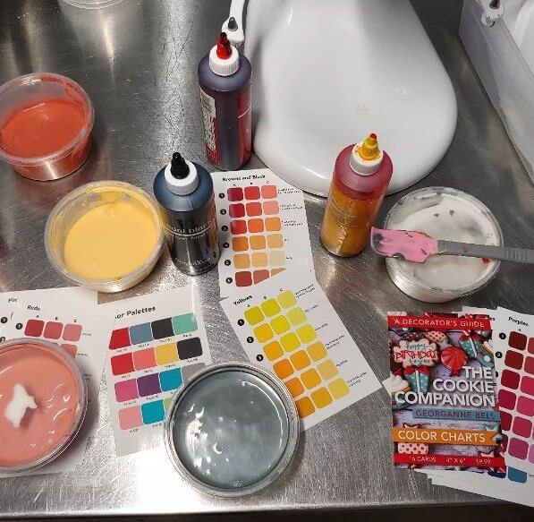 Perfectly Mix Your Colored Frosting