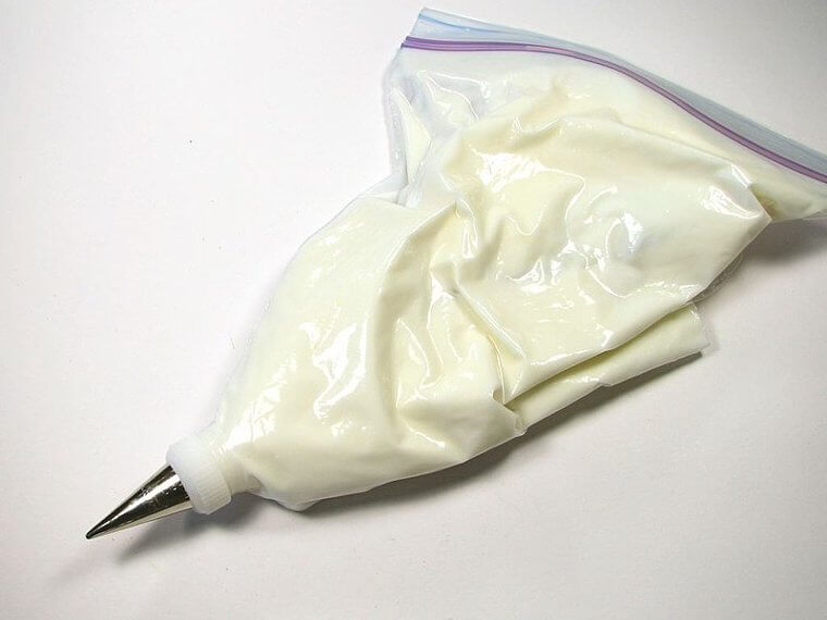 Use Ziploc Bags as Piping Bags